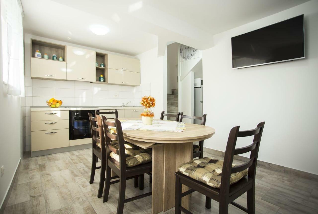 Apartman Leona Kaštela Exterior foto